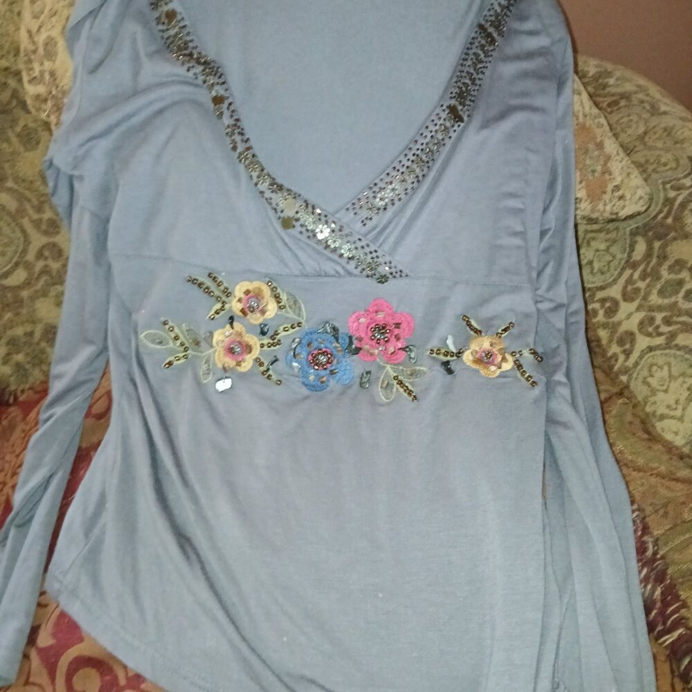 Blouse - Picture 2 of 3